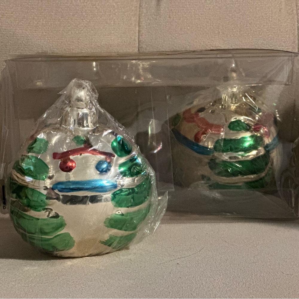 Baum Brothers "Style Eyes" Christmas Tree ornament Salt and Pepper Shaker Set